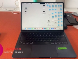 MacBook 屏幕进液体，更换背光，维修完成